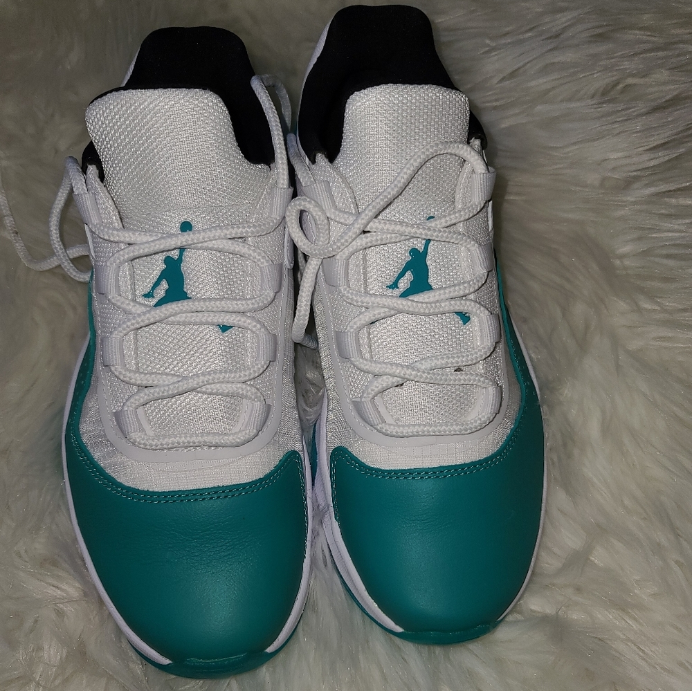Jordans - Picture 14 of 17